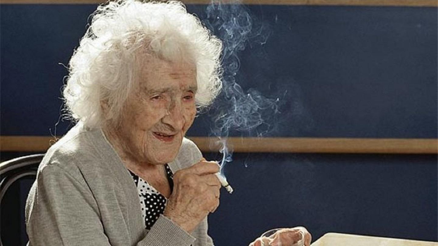 Jeanne Louise Calment fumando