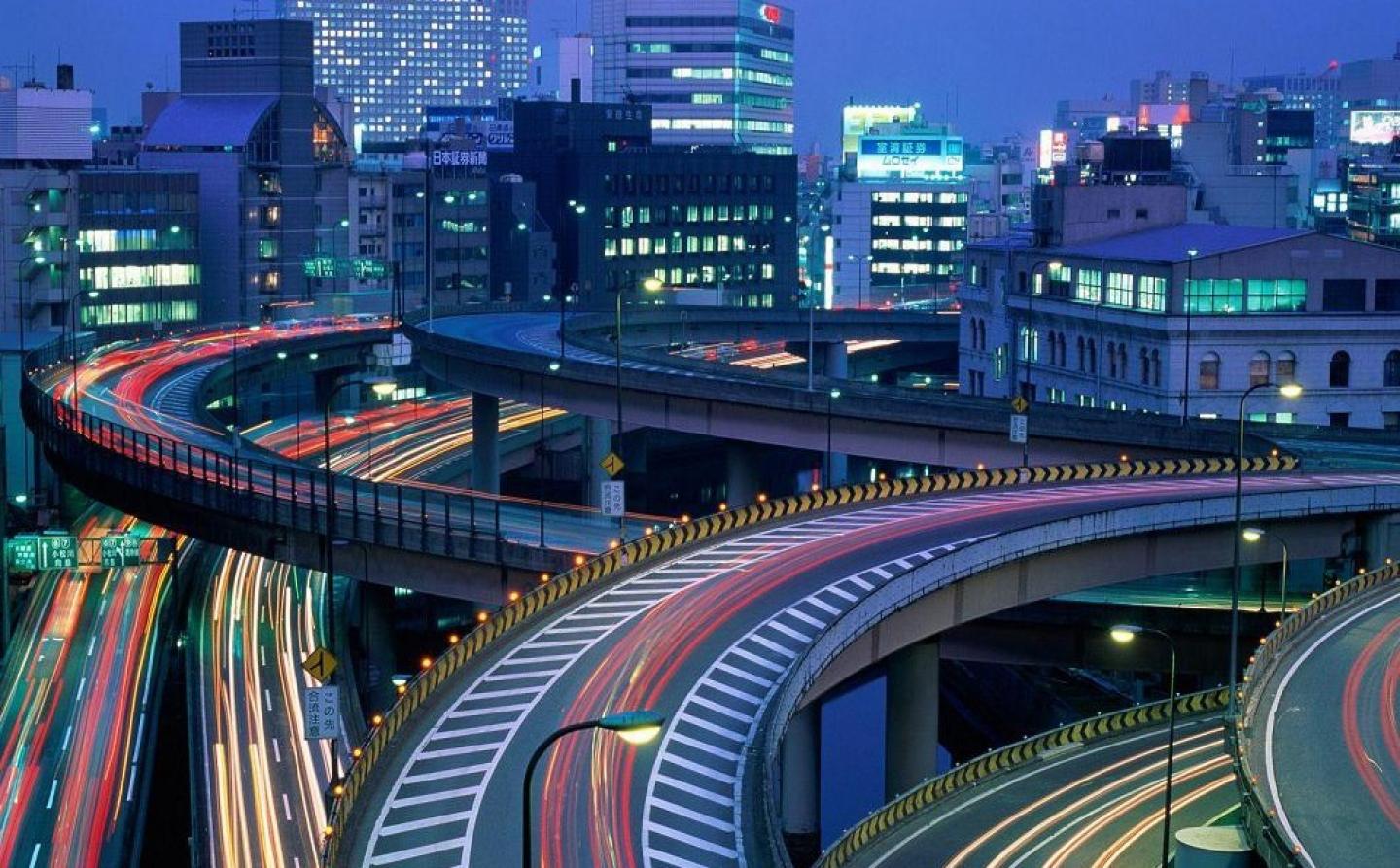 Autopistas en Tokio de noche