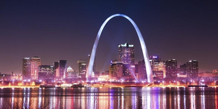 En el Gateway Arch los ascensores van de lado