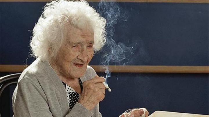 Jeanne Louise Calment fumando