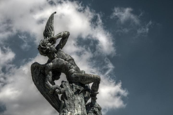 La Fuente del Ángel Caído en el Parque del Retiro