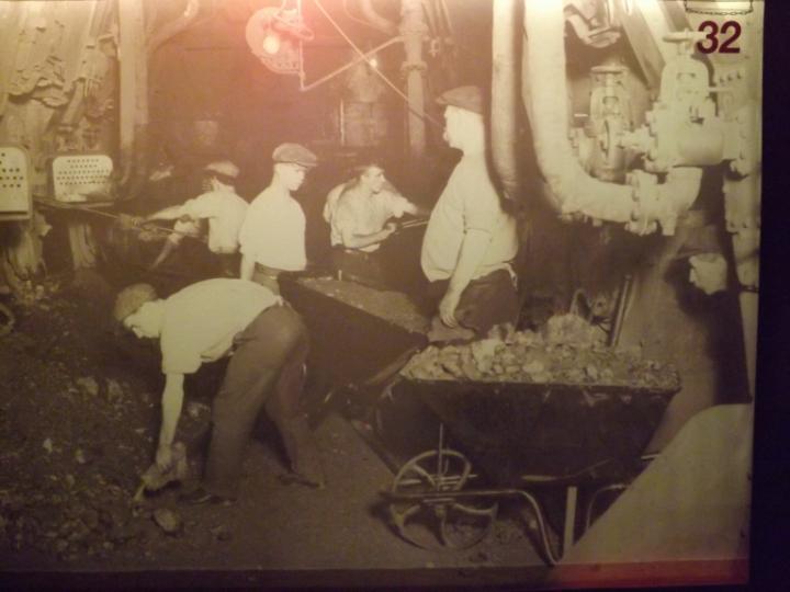 Blackman gang Titanic boilers coal workers blanck and white photography
